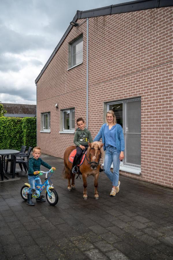 Hoevetoerisme Op 'T Zand Villa NeerNeerpelt Eksteriør billede